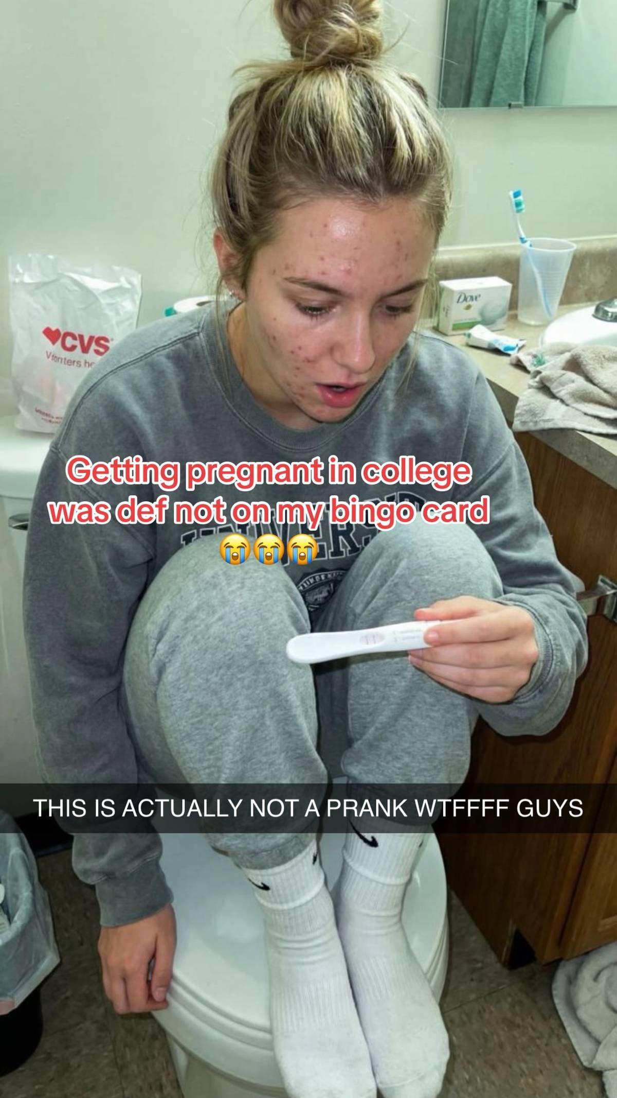 Getting pregnant in college
was def not on my bingo card
😭�